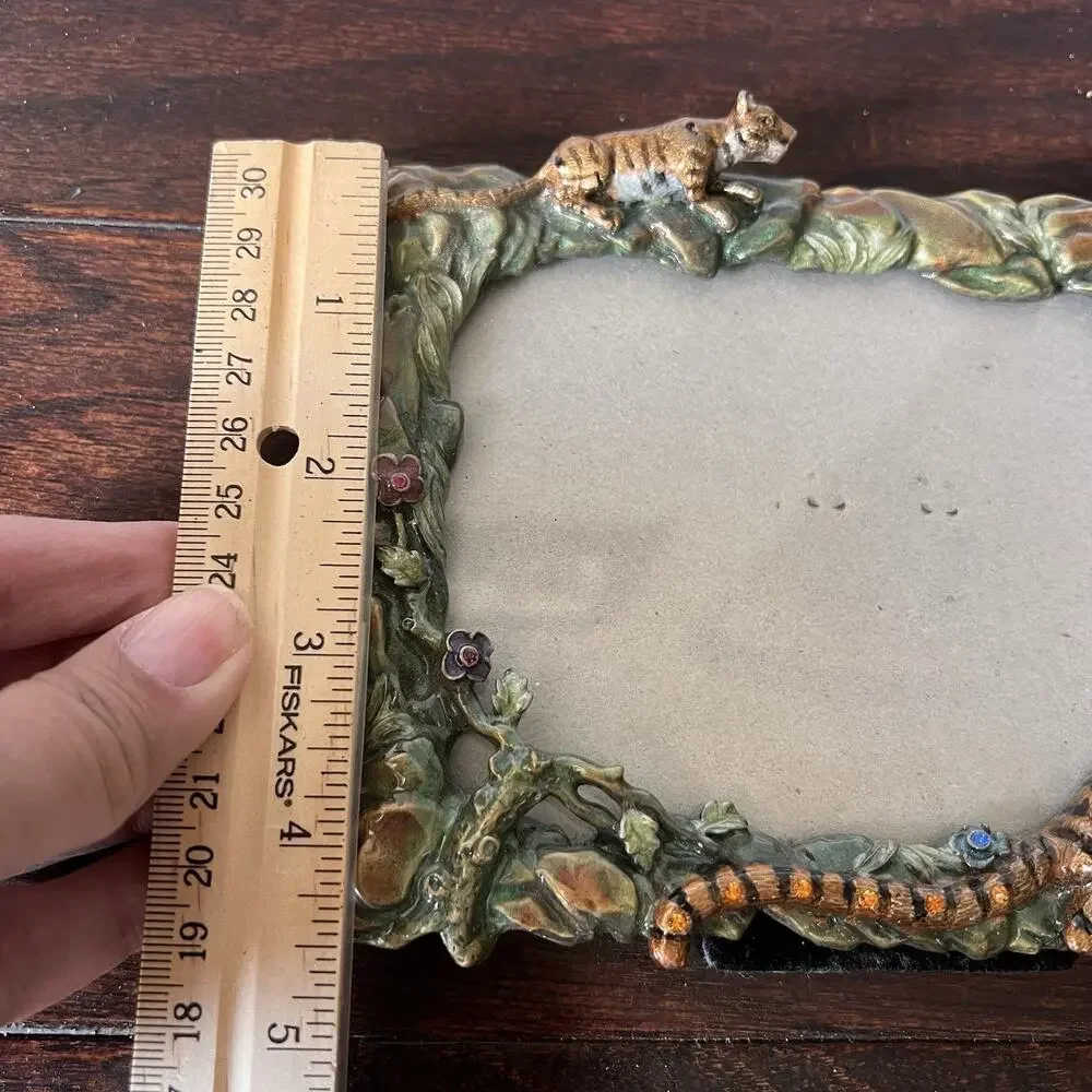Vintage tiger-themed picture frame Holds 6x4” Enamel/metal